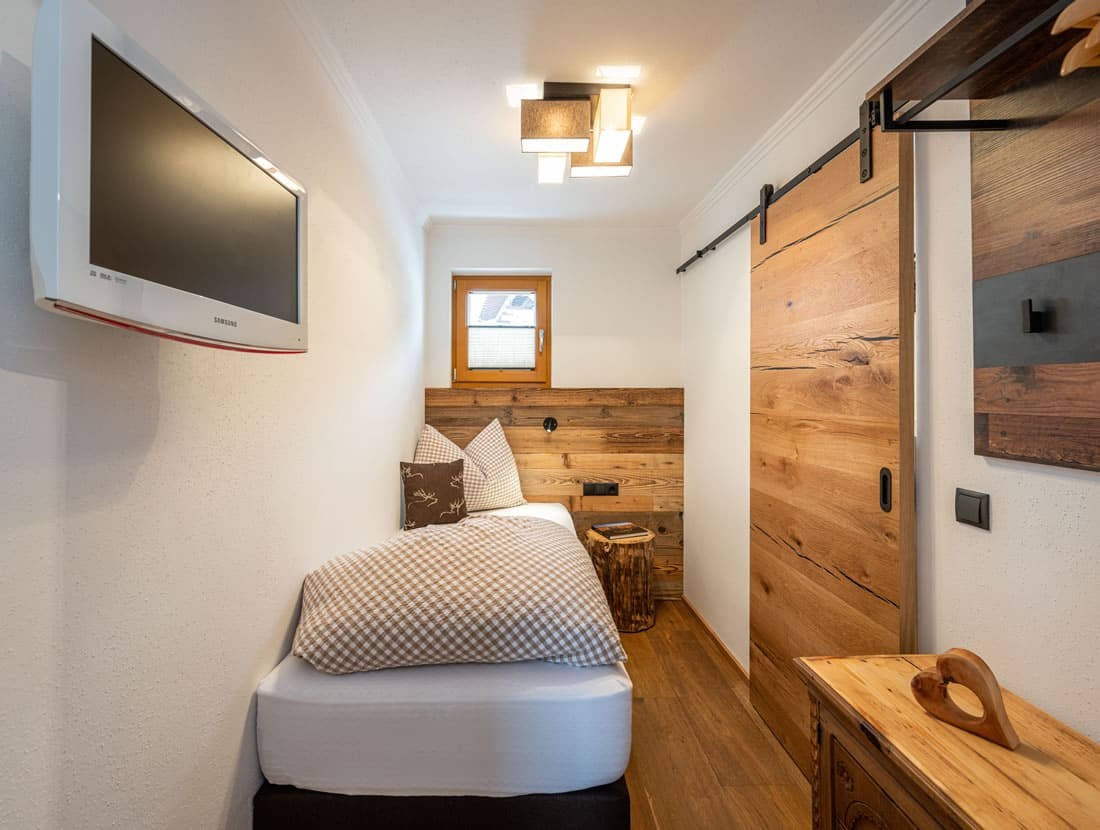 Einzelzimmt mit Flat-TV