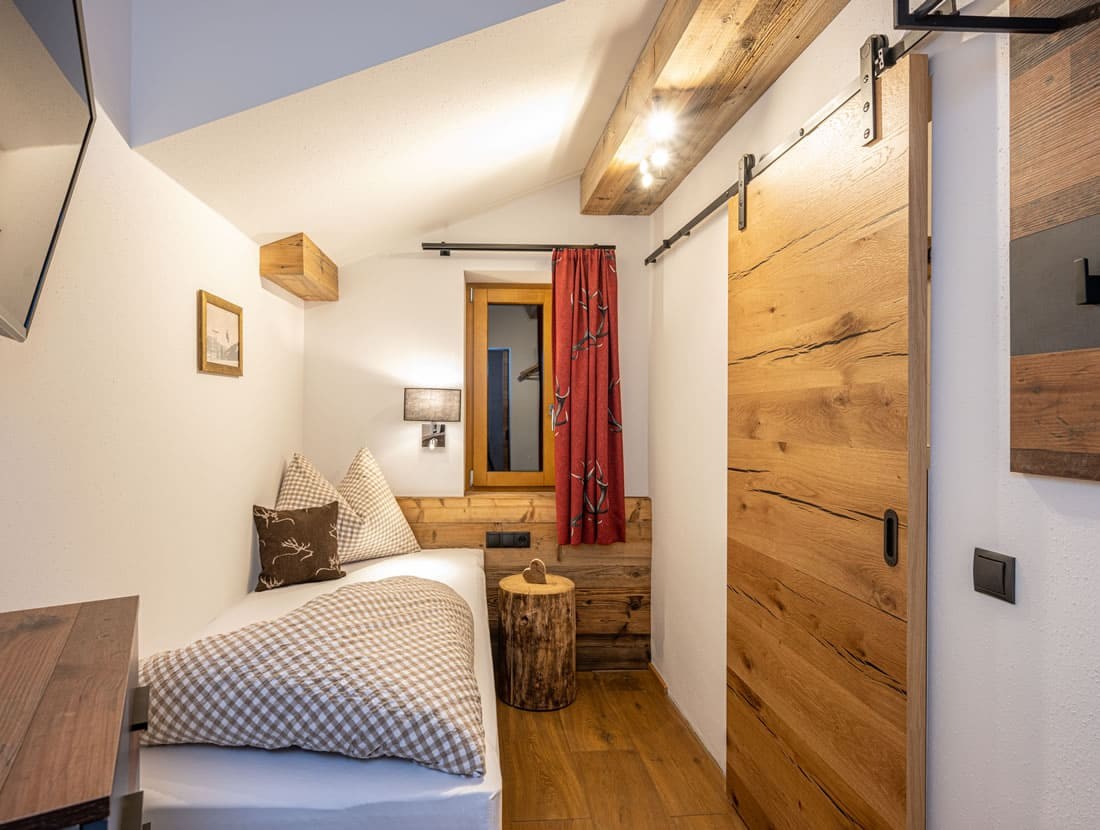 Einzelzimmer mit Flat-TV