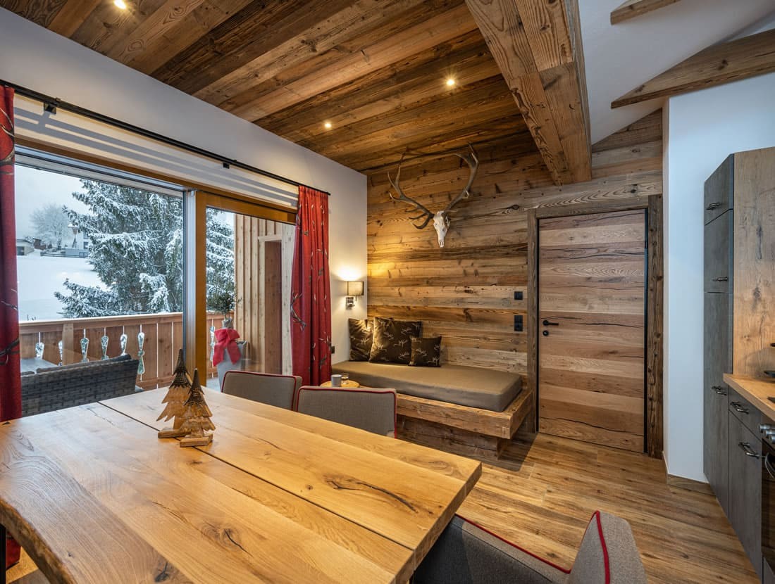 Geräumige Wohnküche mit Balkon